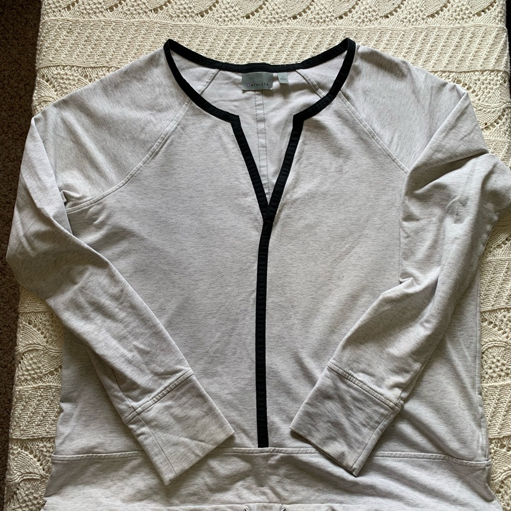 Athleta M lt grey long sleeve top pull cord bottom